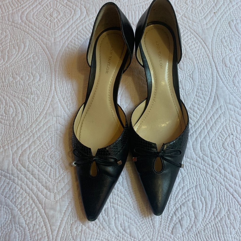 Ladies size 7ANN TAYLOR Leather Heels